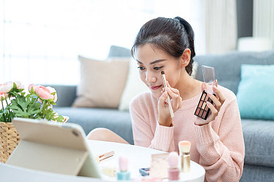 五月丁香婷婷色综合｜年轻人如何在传统与现代中寻求平衡-1