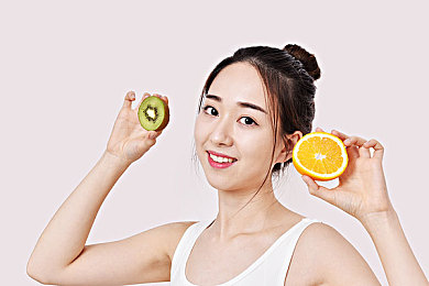 精品人妻嫩草a√／探寻时代精英女性魅力：人妻与嫩草的完美融合，她们的生活故事等你发现-1