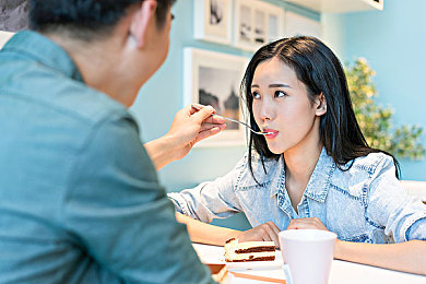 69视频官网下载／视频热潮下的版权守护：下载狂潮背后的法律与责任