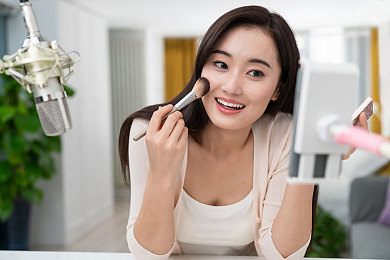 免费打扑克又疼又痛的软件｜“网络迷局：免费扑克软件背后的健康警示与成长困境”