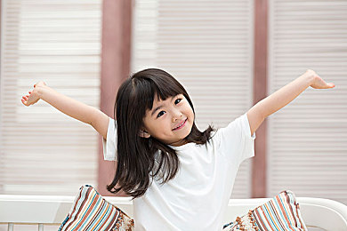 小马拉大车妈妈教儿子｜“小马拉大车”精神引领，母亲智慧教育儿子引发热议