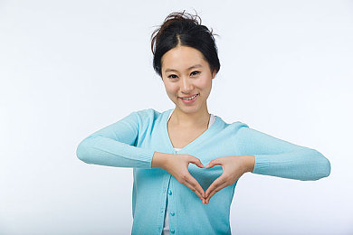 丹麦4个女儿在芬兰的背景故事｜丹麦四姐妹芬兰成长记：跨国家庭温馨生活故事引关注-1