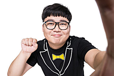 成人网站免费看／轻松畅游网络娱乐海洋：揭秘免费观看成人内容的独特魅力-1
