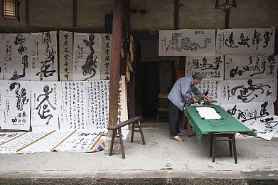 黑人大战侏儒一级A片／网络净化战：揭秘网络色情传播与监管挑战-2
