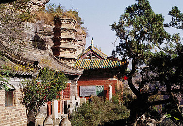 大吊av在线／网络色情平台“大吊AV在线”揭秘：传播途径、影响及我国打击举措全解析
