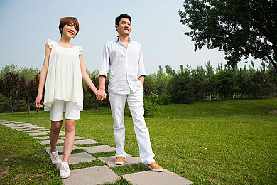 男的和女的一起怼怼怼的APP｜“打破界限，共话平等：男女互动新平台引发社交变革”-2