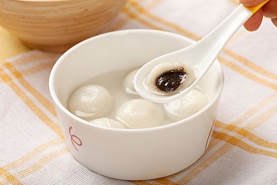 黄瓜香蕉草莓视频／穿越时空的味蕾冒险：揭秘黄瓜香蕉草莓视频背后的视觉与美食奇缘-2