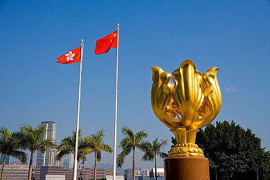 西装男人办公室激情／职场激情失控，揭秘心理压力释放之道-3