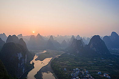 九一制作厂白晶晶个人资料｜幕后匠心，白晶晶揭秘影视制作魅力之路-1
