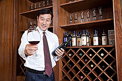 啪啪成人免费视频／网络成人内容泛滥挑战监管：揭秘“免费视频”现象背后的社会影响与对策-2