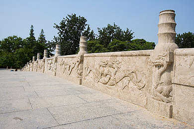 一边亲一边脱一边摸｜揭秘“一边亲一边脱一边摸”：生活趣味与情感升温的奇妙瞬间