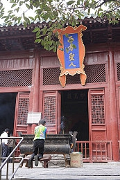 教我做爰的邻居少妇｜“邻居少妇性教育举动引热议：勇敢普及知识还是侵犯隐私？”-3
