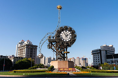 久久精品a一国产成人免费网站／网络秘境探幽：国产成人免费网站的成长轨迹与安全导航