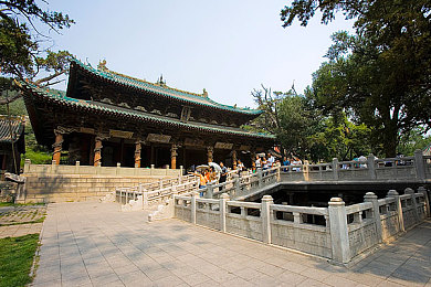 人妻温泉混浴中出／温泉风波：隐私碰撞下的道德拷问-3