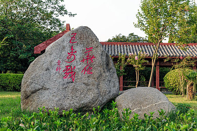 大香蕉伊人久久免费／“免费畅游新纪元，游戏平台创新引领潮流”