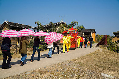 女保险公司销售员3中字｜女性销售女王李丽业绩斐然，闪耀保险行业，展现职场女性力量