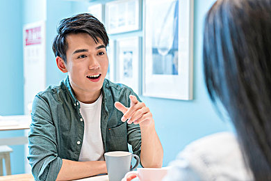 网暴吃瓜｜网络暴力下的“吃瓜”现象：揭示真相与引导舆论的双重效应