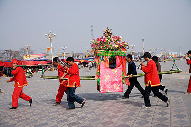 老司机福利院院免费／温情涌动，爱心接力：福利院老人共享免费医疗盛宴