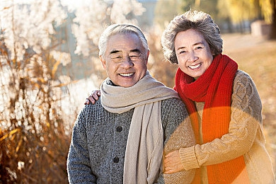 粗大挺进人妻尤物丝袜／丝袜诱惑策略经营，人妻尤物梦游仙境：揭秘视觉盛宴游戏新潮流-2