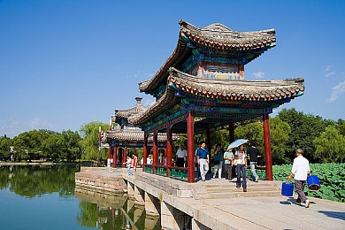 一本久久综合／畅享视听盛宴，打造个性娱乐空间，解锁欢乐新天地