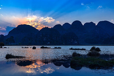 成人av在线资源站／虚拟现实互动新体验：揭秘成人内容与游戏结合的奇幻世界-2
