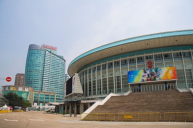 香港摄影师眼镜kk和沈迪｜香港摄影师kk与沈迪：镜头中的都市情感与香港故事-5
